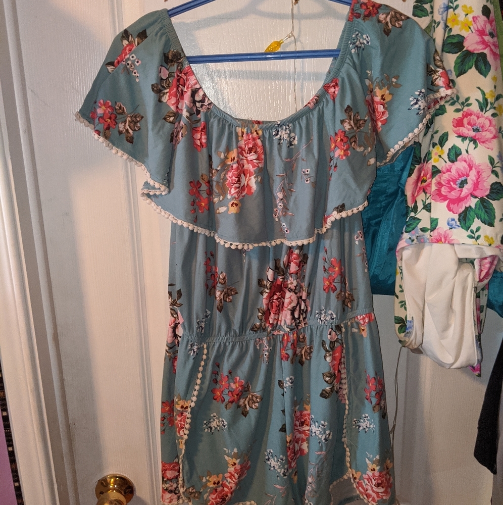 Off the shoulder romper, very flowy and comfy